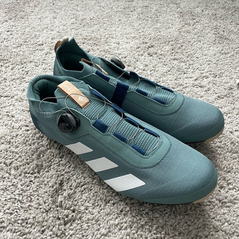 NWOT Men’s Adidas Blue and White Spin/ Peloton Shoes Size 13